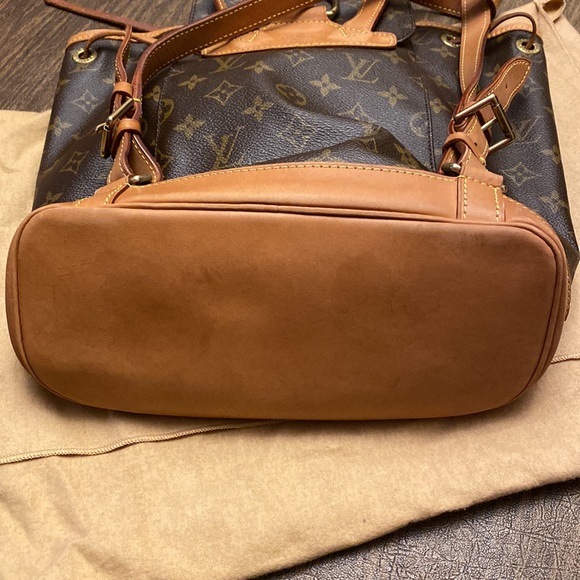Beautiful Louis Vuitton Montsouris MM Backpack - Picture 15 of 16